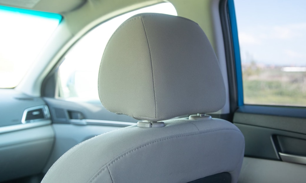 車のヘッドレスト
