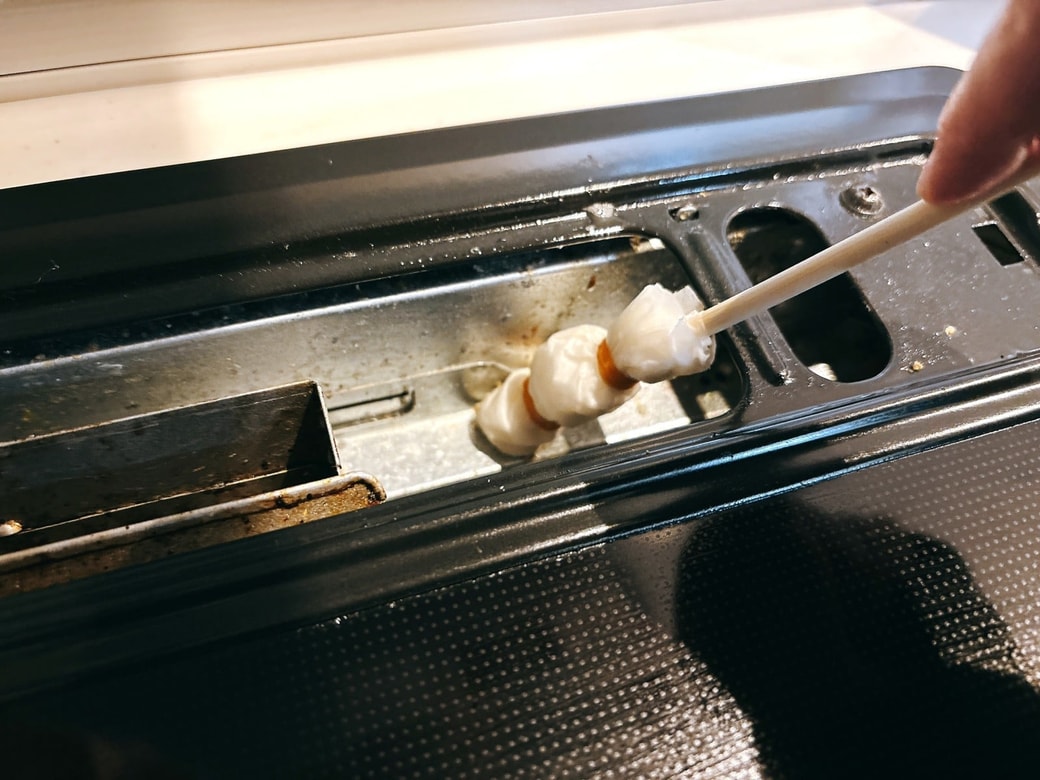 排気口の中の汚れを落とす