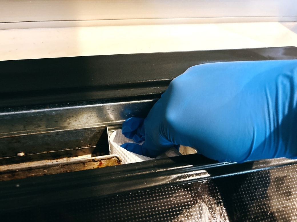 手が届くところは直接拭いても