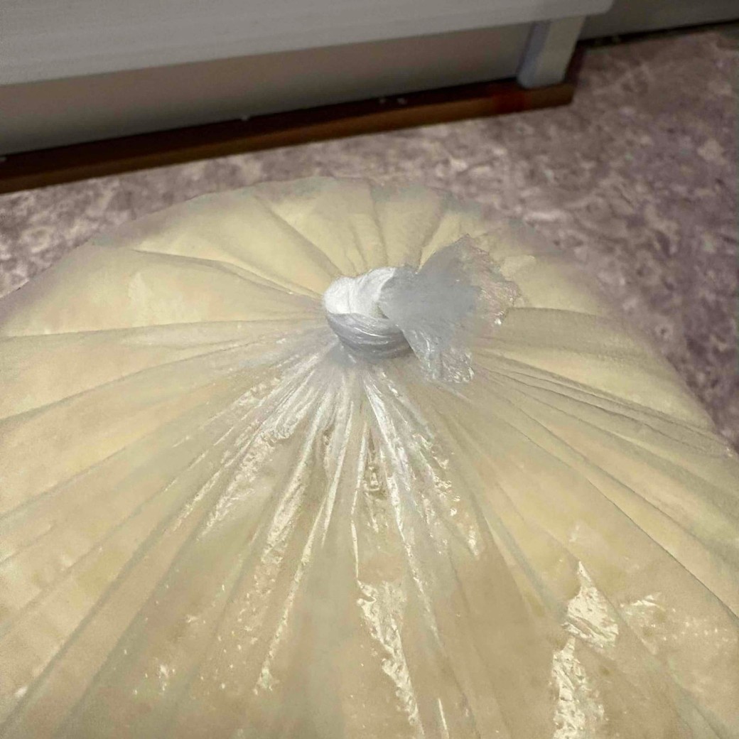 袋の口を結んだところ