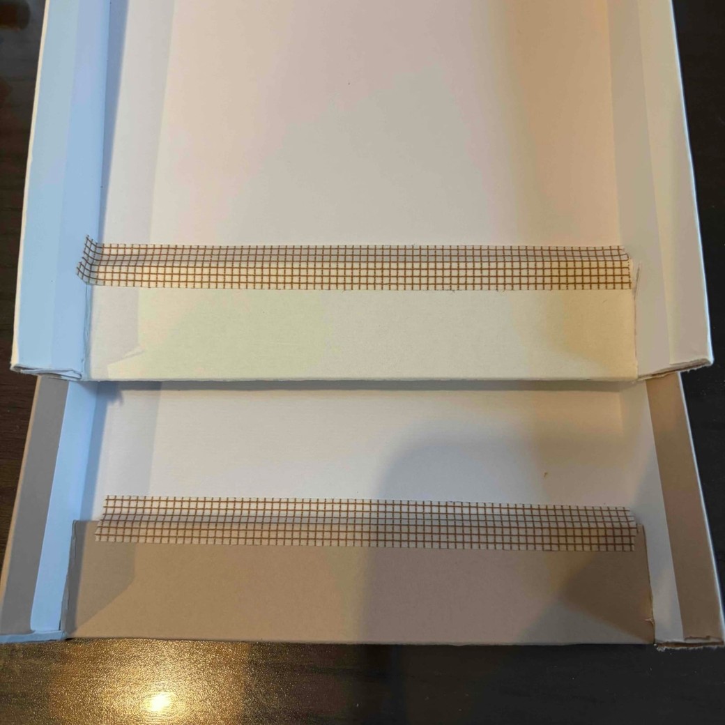 蓋も同じようにテープでとめたところ