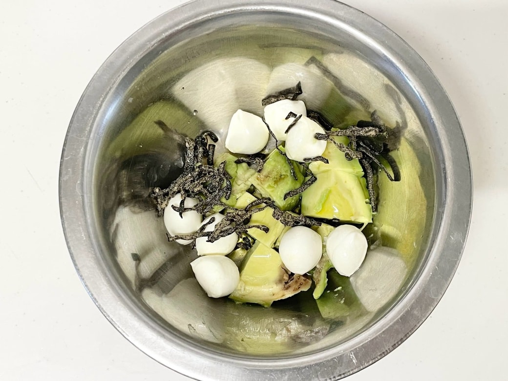 アボカドとチーズの塩レモン和え