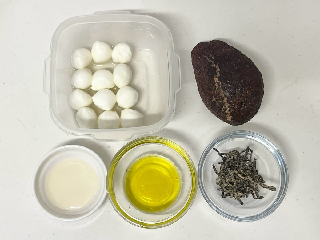 アボカドとチーズの塩レモン和え