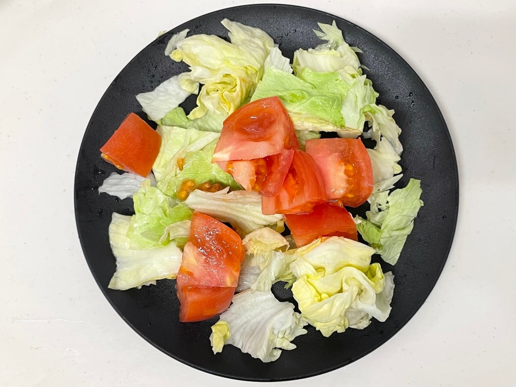 レタストマトのチーズサラダ