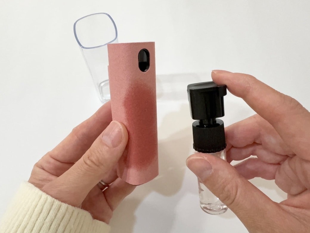 クロスに吹きかける