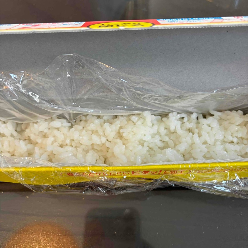 ごはんを敷き詰めたところ