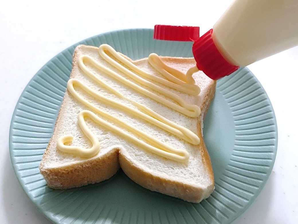 食パンにマヨネーズ