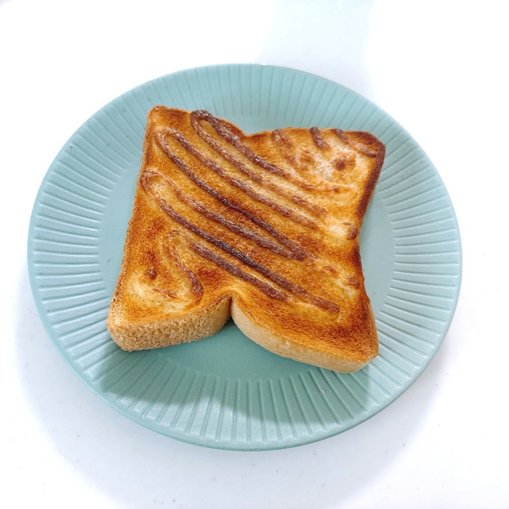 焼きあがった「マヨトースト」