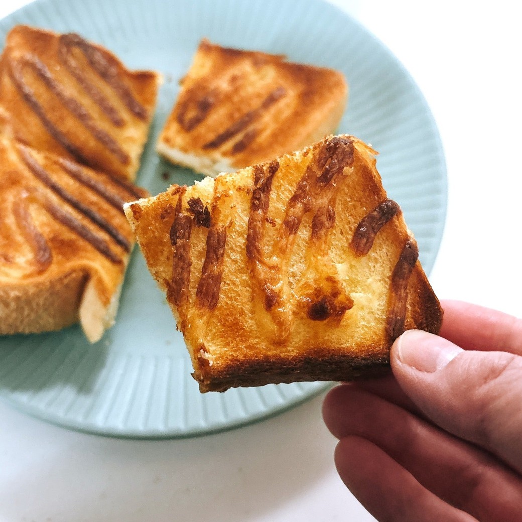 食パンの甘さとマヨネーズの塩味がクセにになる