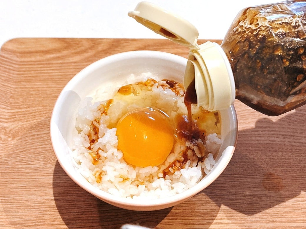 焼き肉のたれをかける