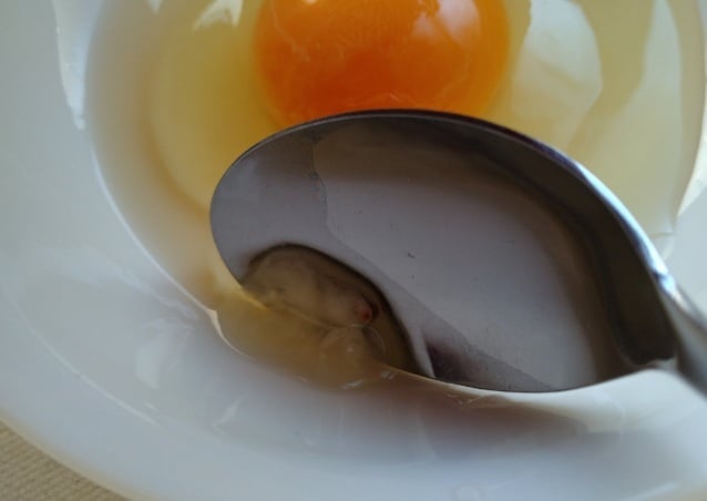 カラザを端へ寄せる