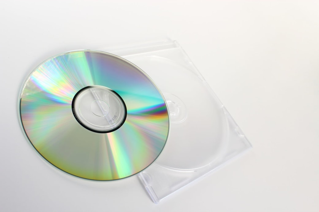 ①CD・DVDなどのディスク類