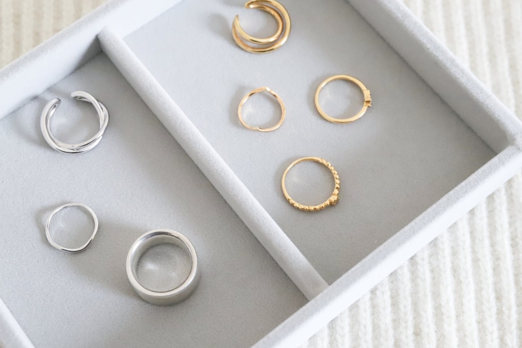 ③アクセサリーなどの貴金属