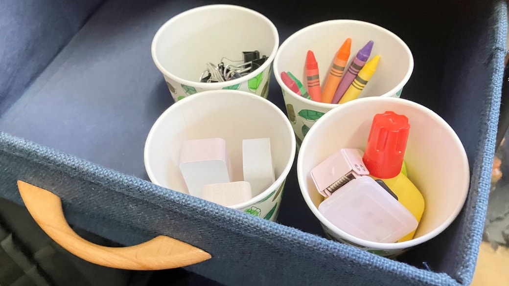 文具収納に紙コップ