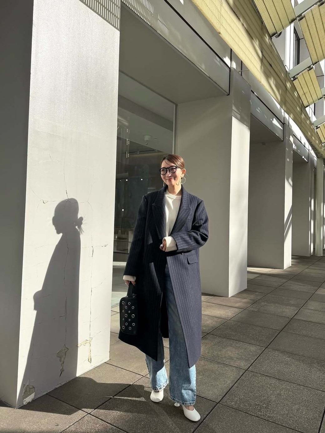 スタイリッシュなイメージのロング丈ジャケット。