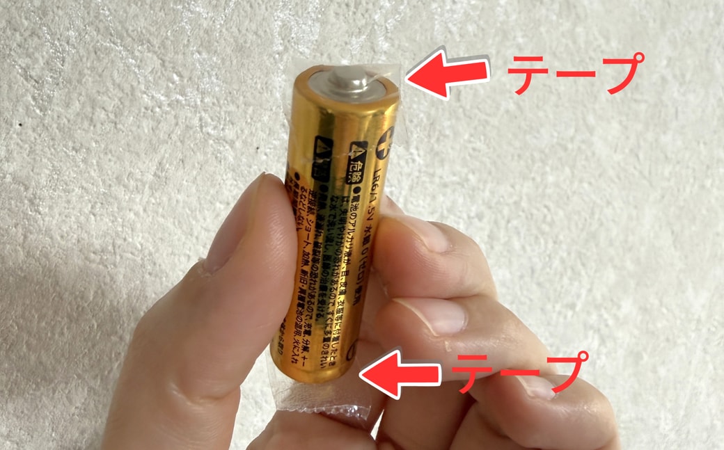 綿棒の空き容器のなかに電池