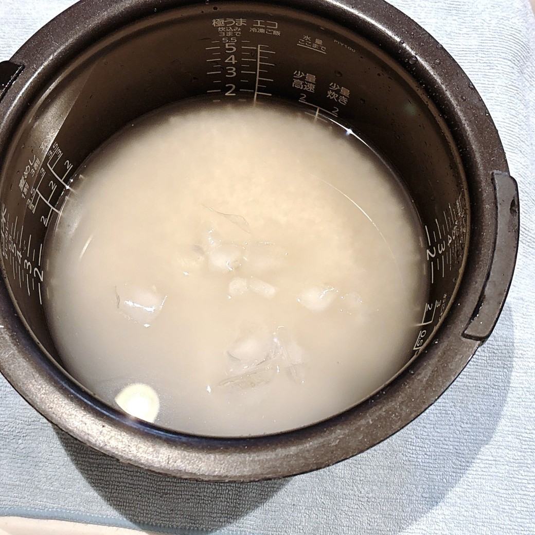 氷を入れるのが難しい場合は、水を冷やしても◎