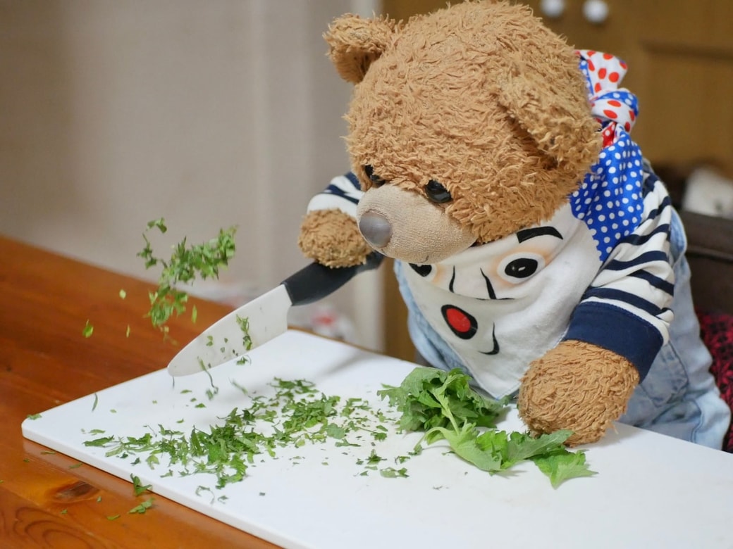 大葉をみじん切りにする