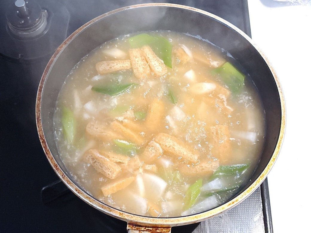 できあがっためんつゆ入りのみそ汁