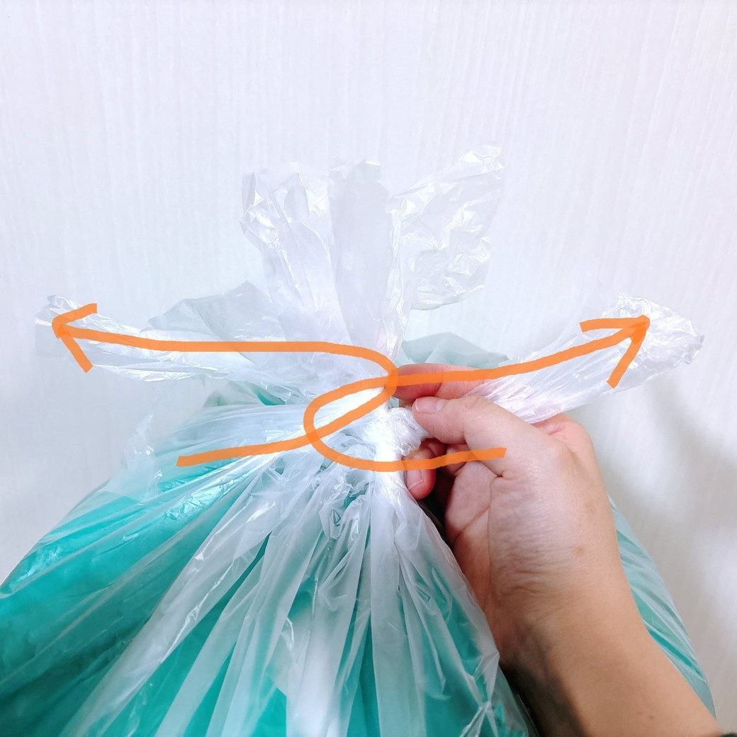 左右の切り込みを、真ん中の袋にぐるりと1周する