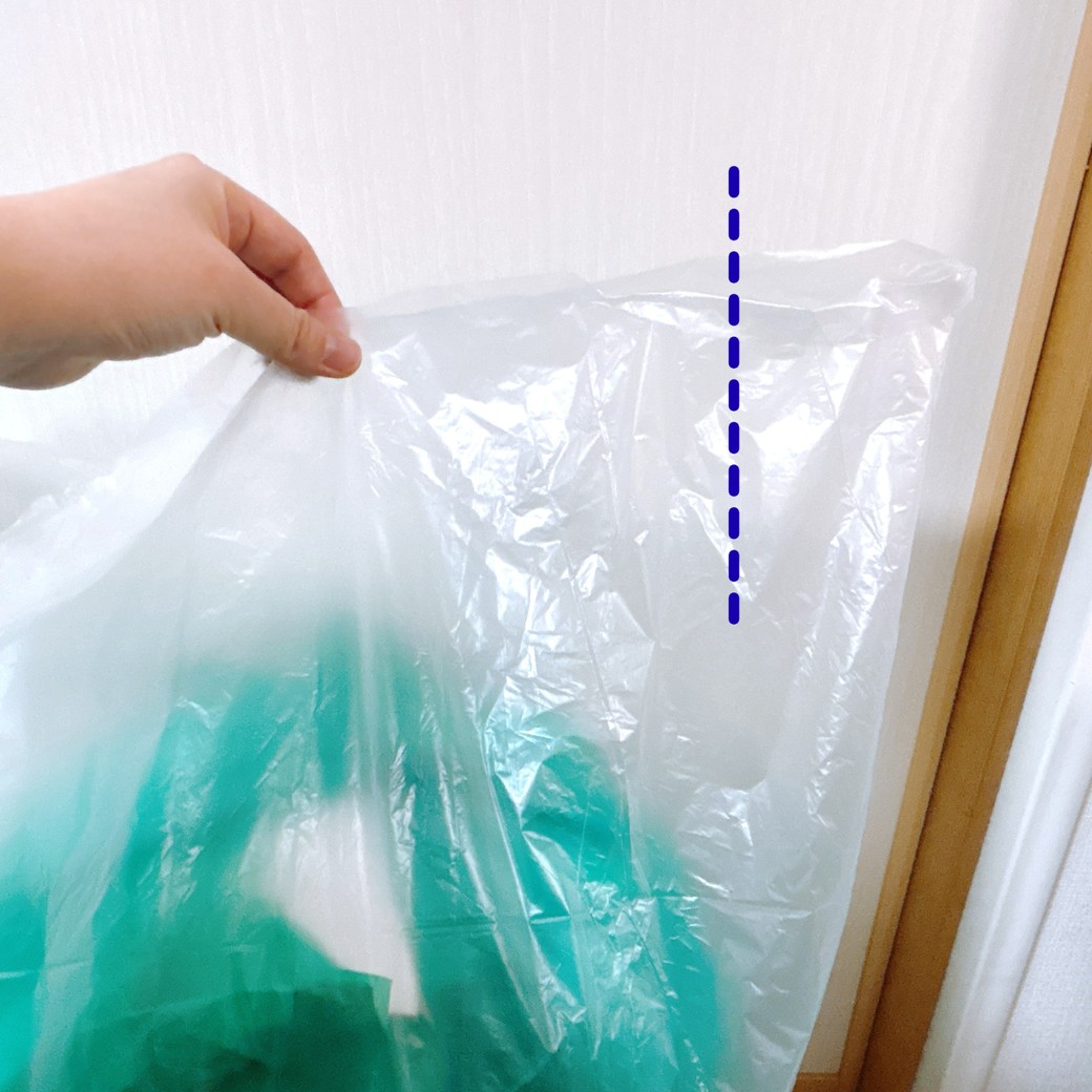 点線の部分に切り込みを入れる