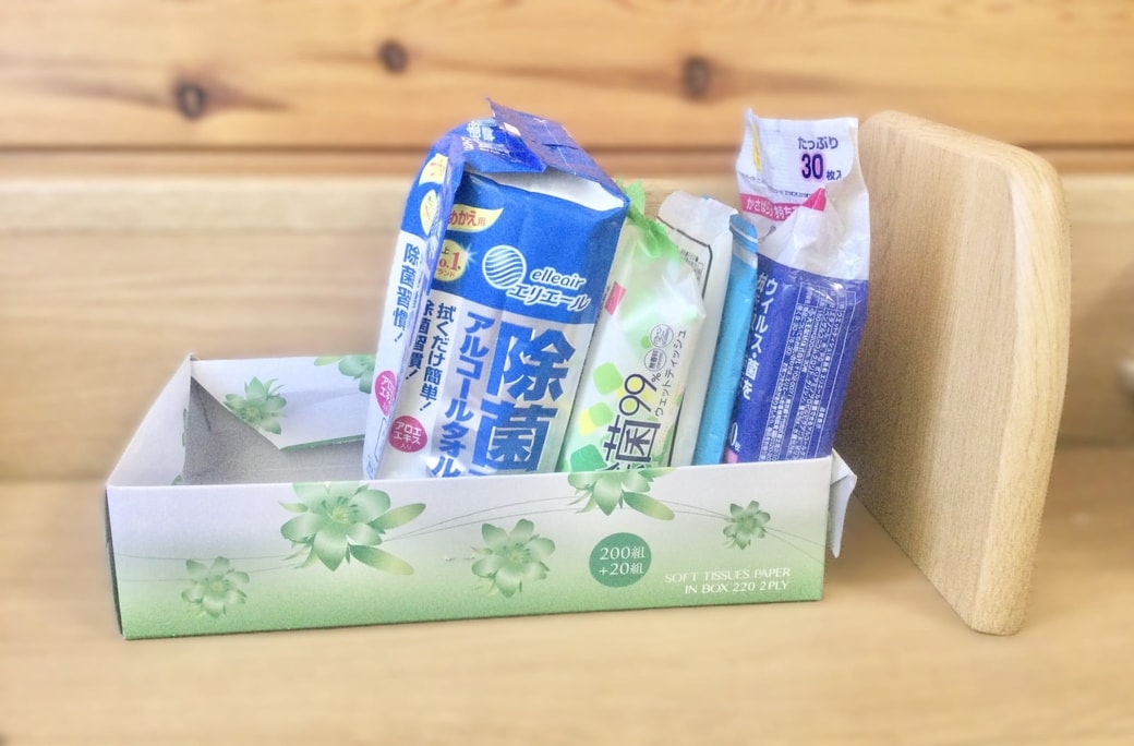 ティッシュの空き箱にウエットシートを立てる