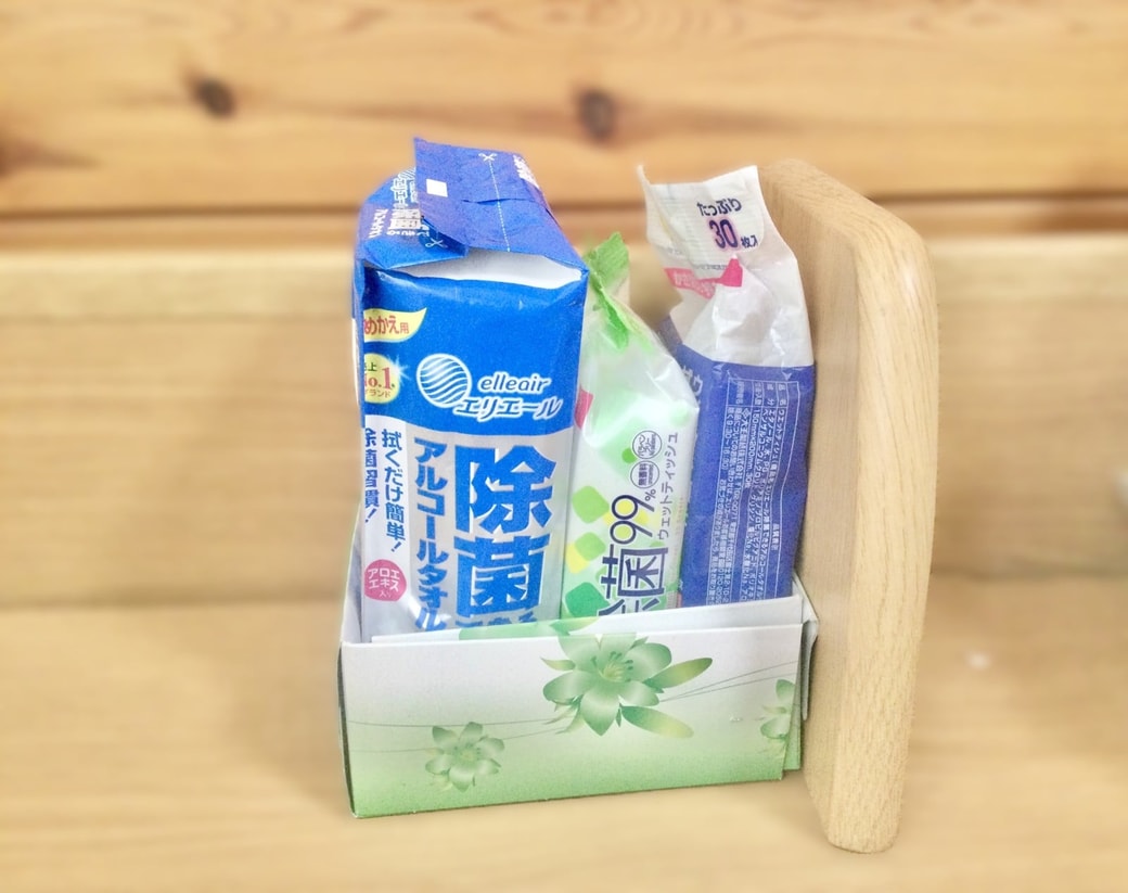 ティッシュの空き箱にウエットシートを立てる