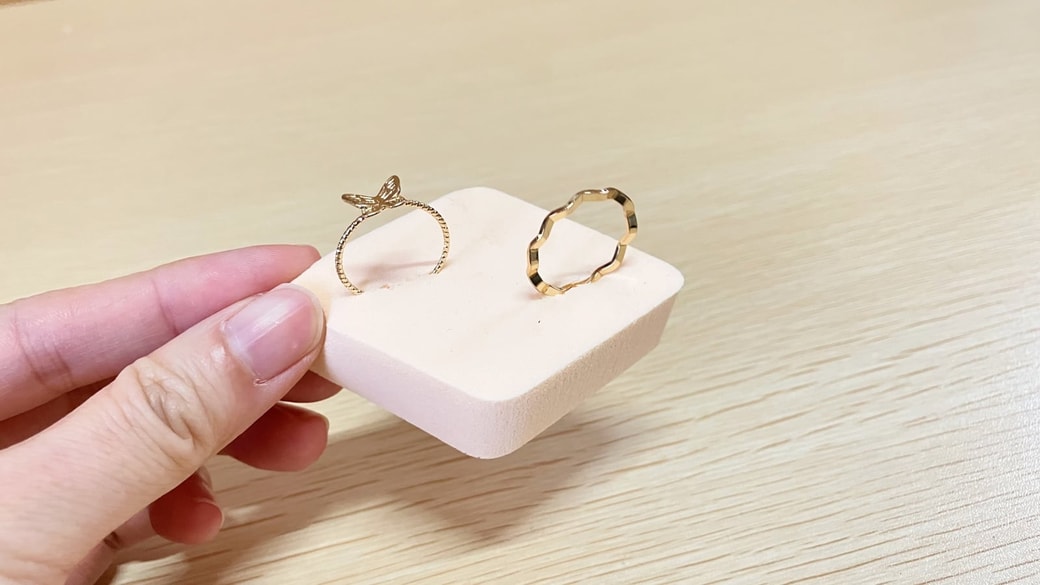 メイクスポンジと指輪