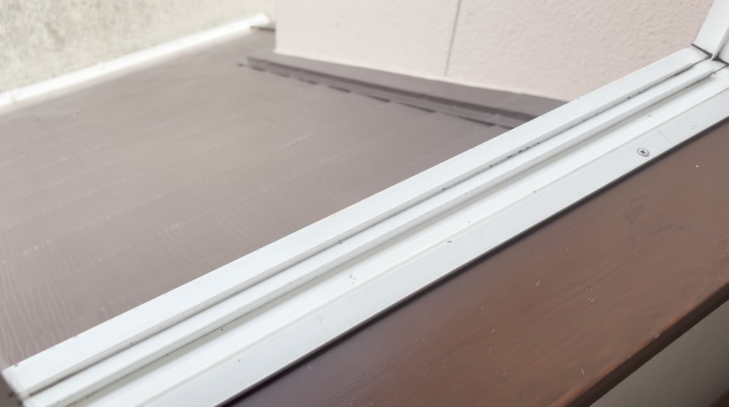 掃除後のサッシ