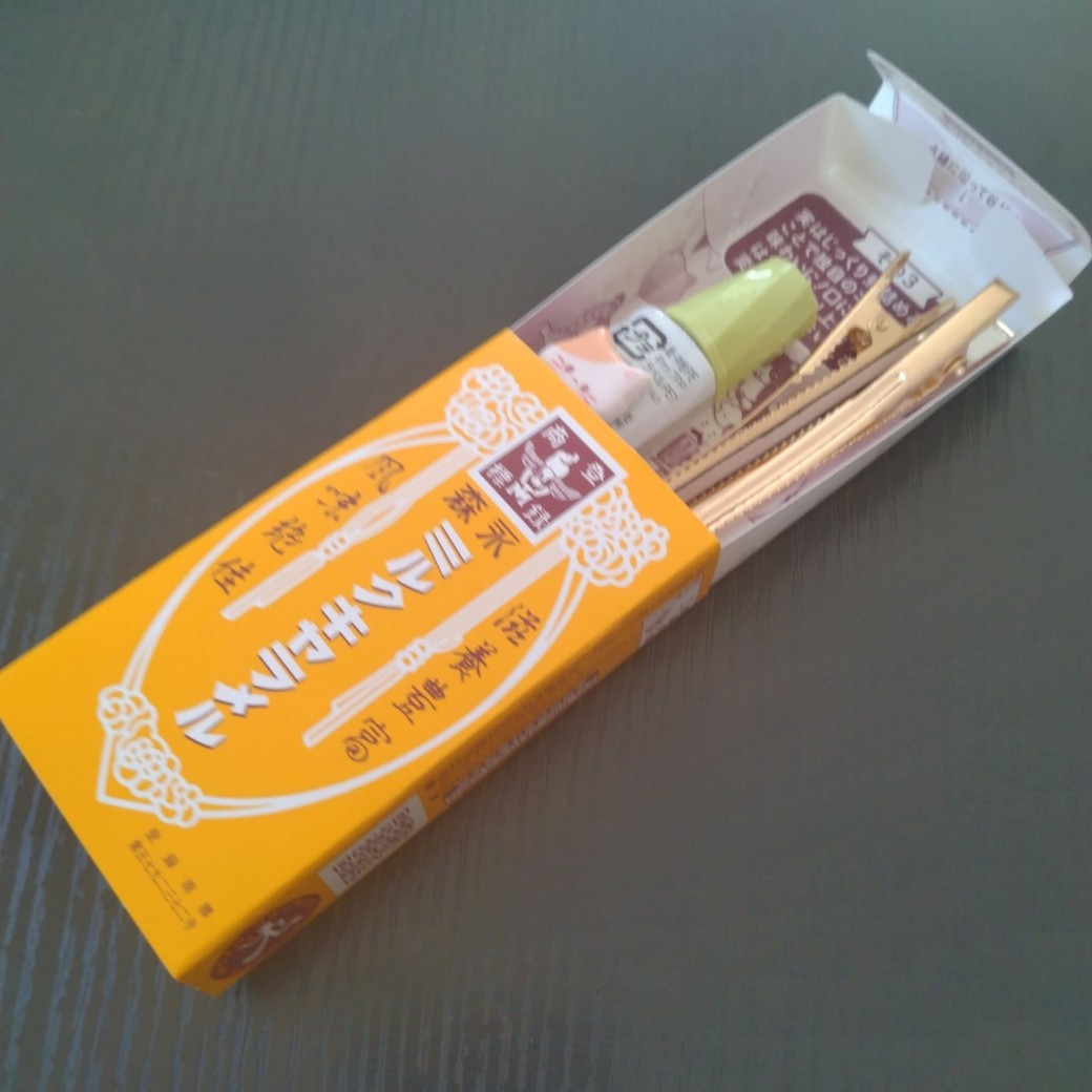 鞄で散らばりやすい目薬やヘアピンなど、普段持ち歩く小物をまとめて収納