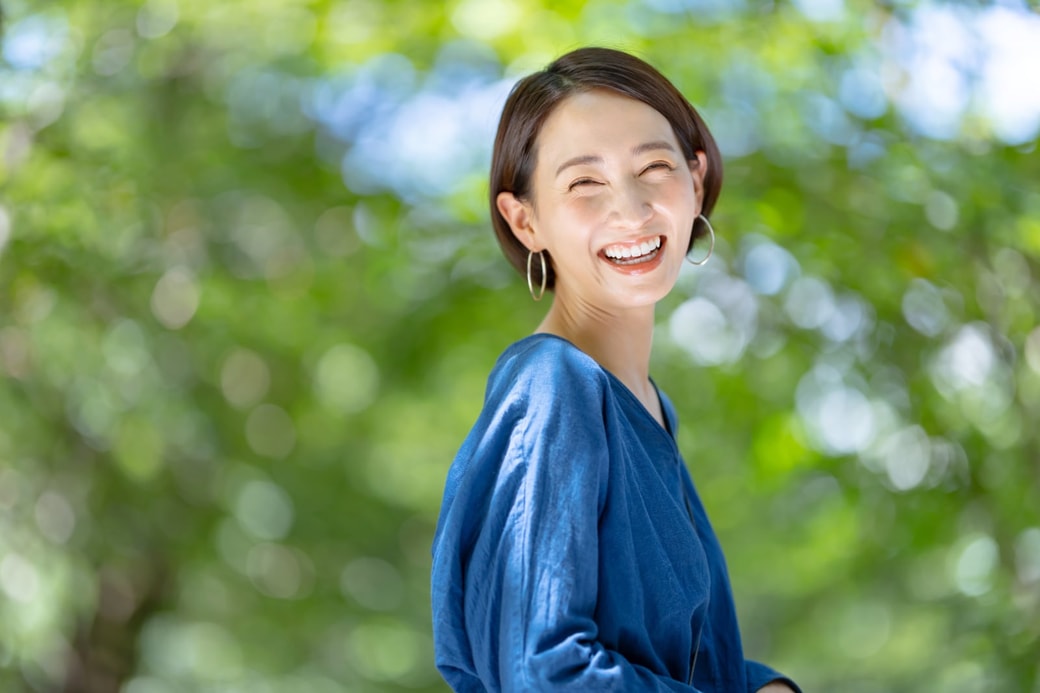 笑顔の女性