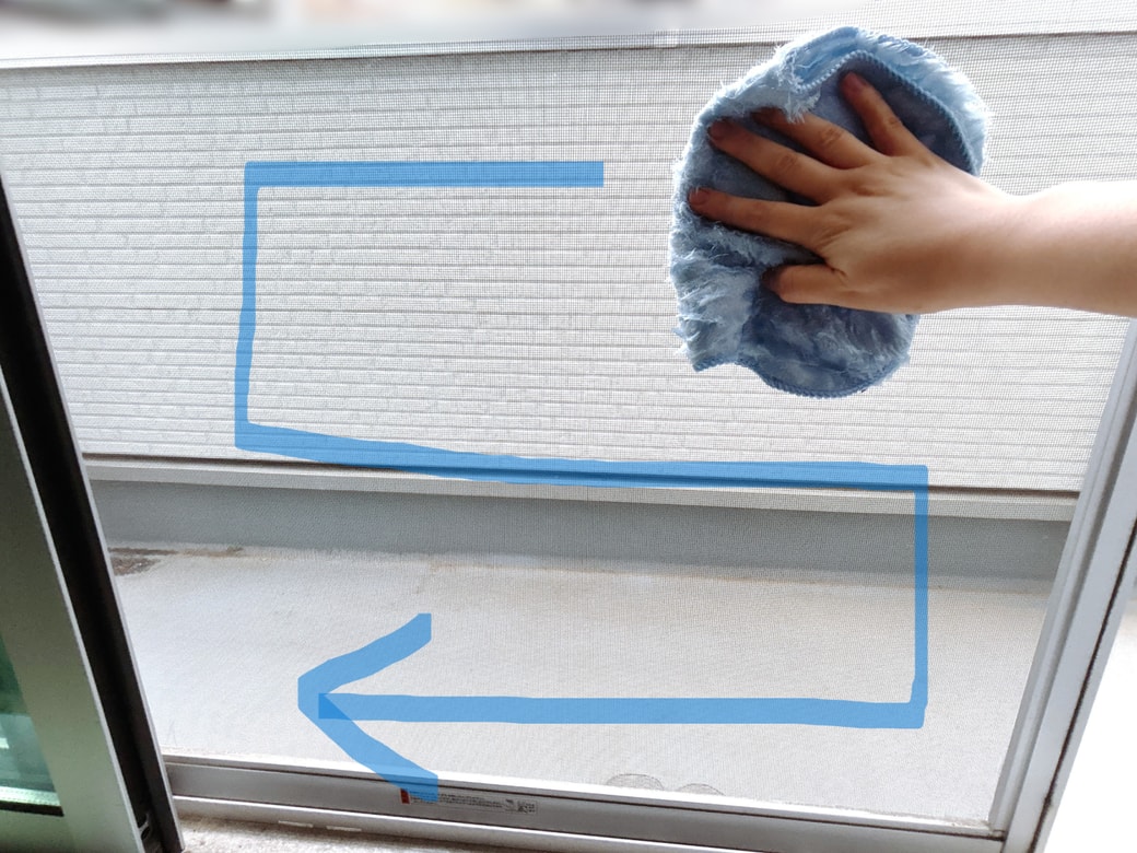 コの字拭きをする