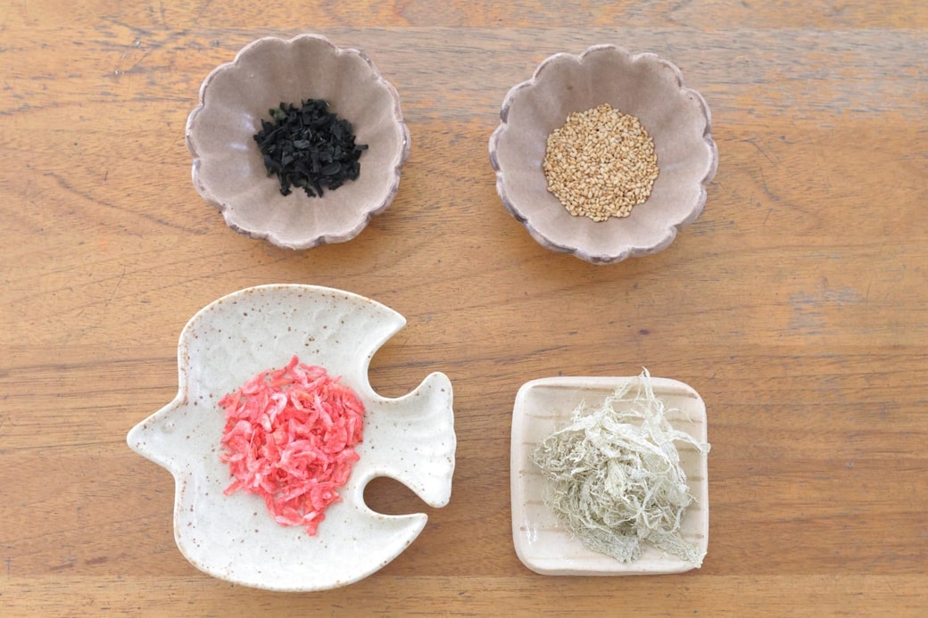 「わかめとえびととろろ昆布のおにぎり」