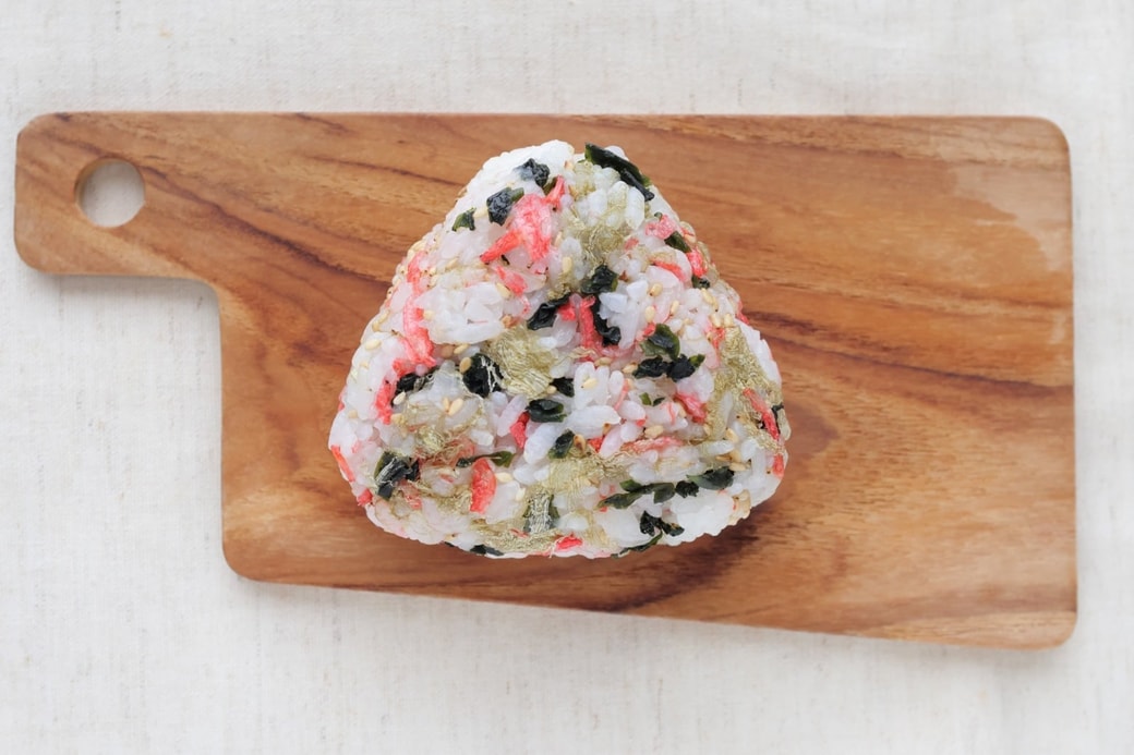 「わかめとえびととろろ昆布のおにぎり」