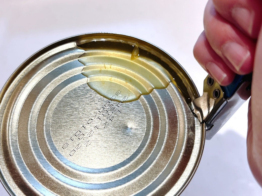 開封には缶切りが必要