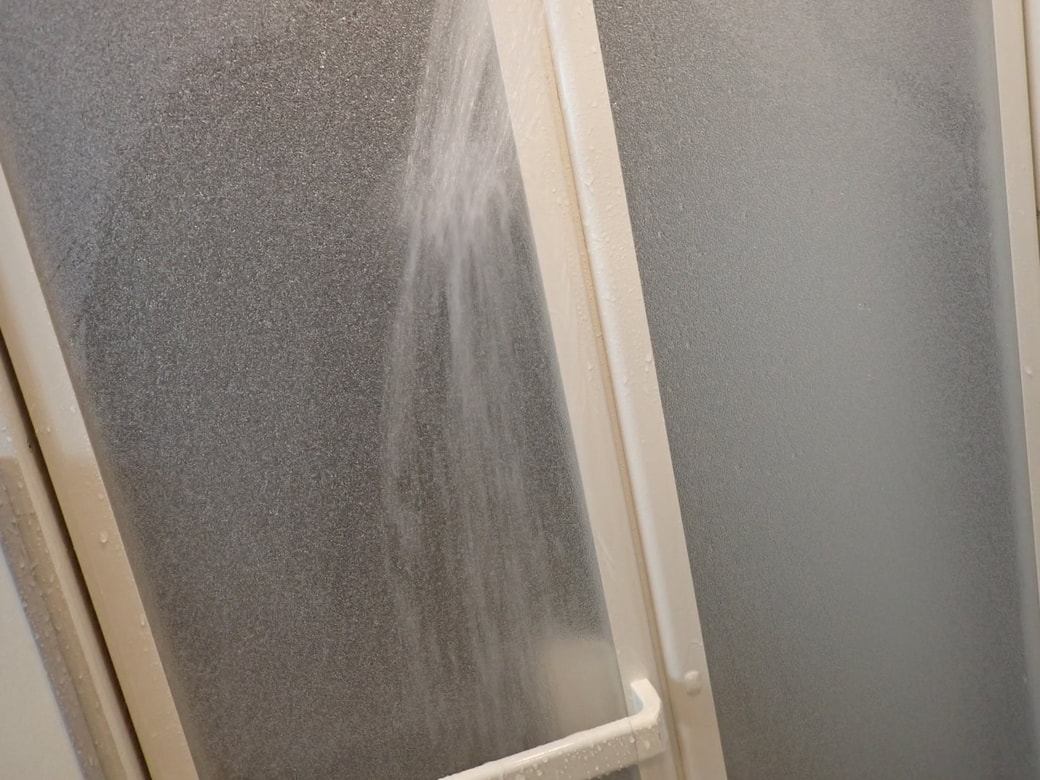 シャワーで濡らす