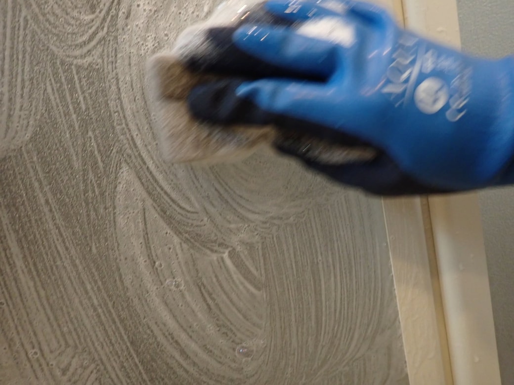 食器用洗剤でこする