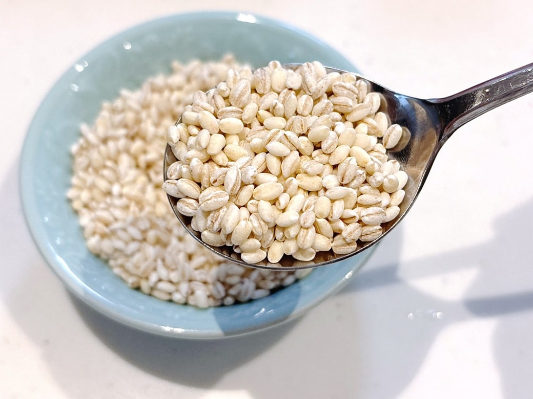 もち麦に含まれる食物繊維は「水溶性」