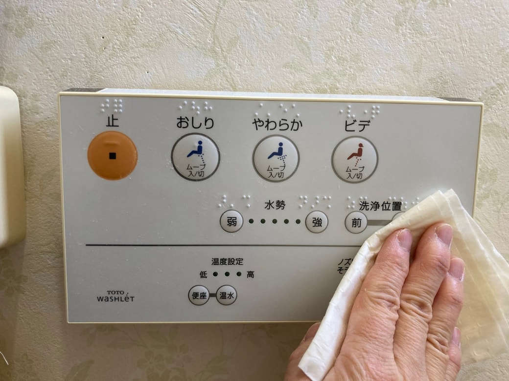 拭き掃除（リモコン部分）