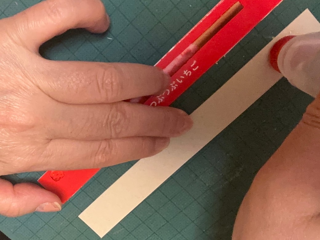 側面2枚をのりで貼る