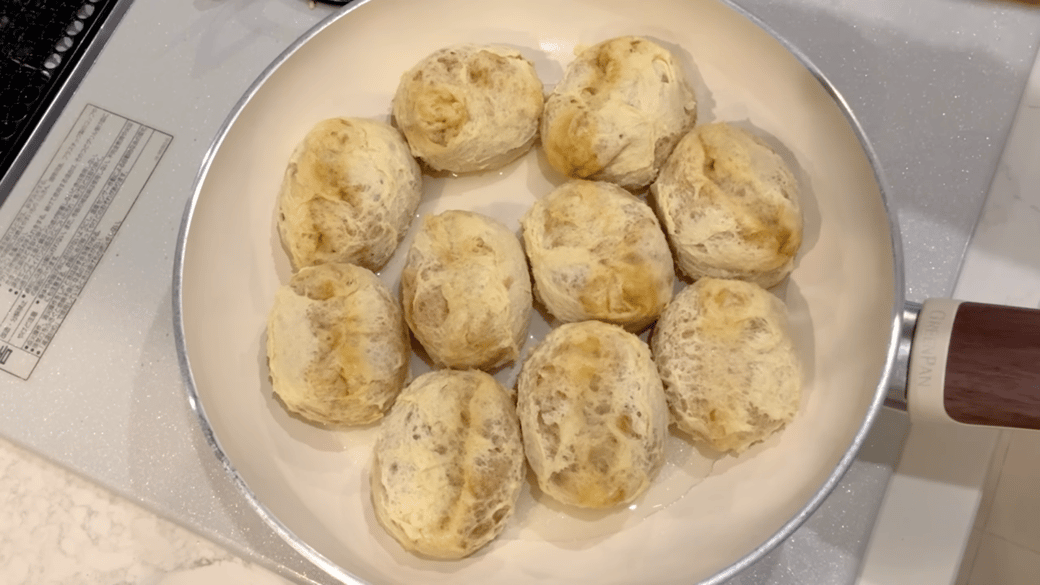 おあげメンチを焼く人