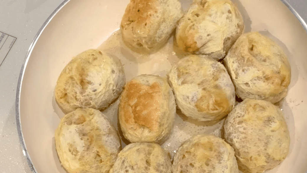 おあげメンチを焼く人
