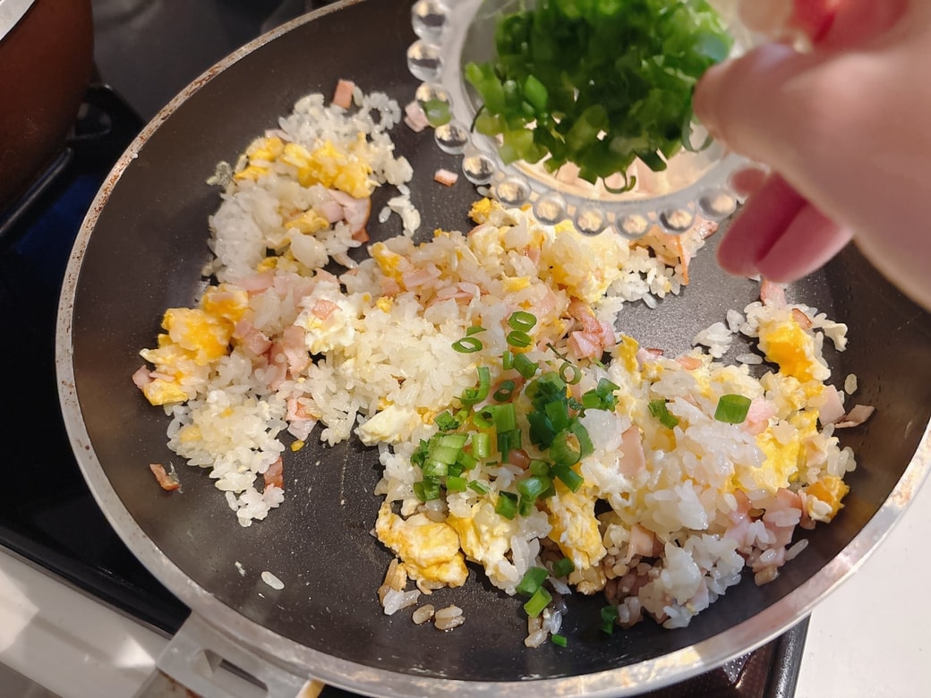 ねぎは最後に加えて、さっと炒める