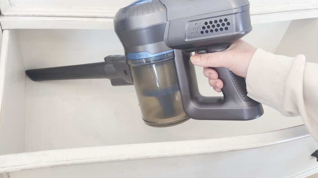 掃除機で吸い込む