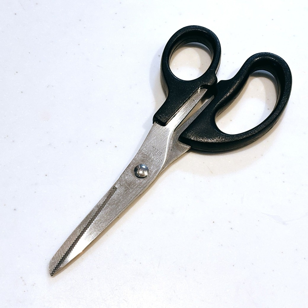 切れ味の正体は「ギザギザの刃」