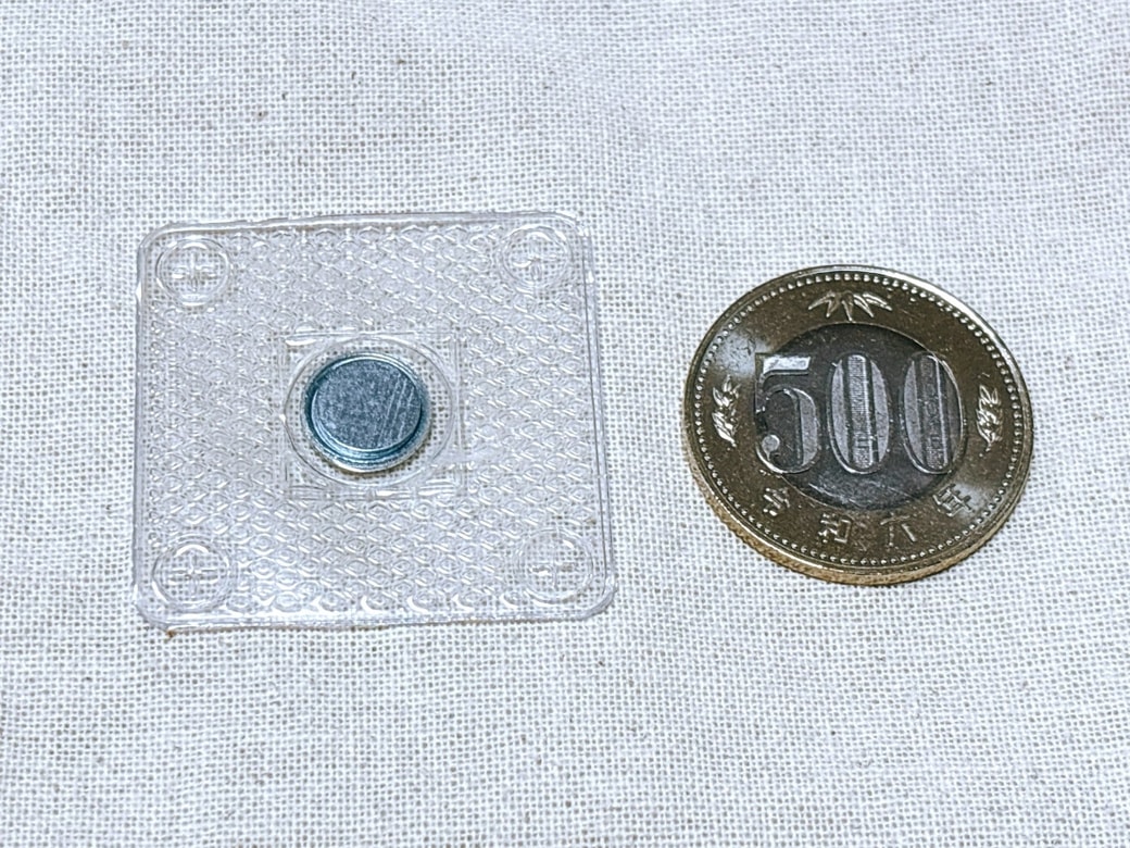 500円よりひと周り大きいくらいのサイズ感