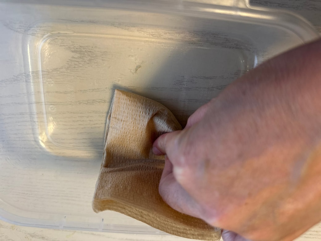 内側にオイルを塗る