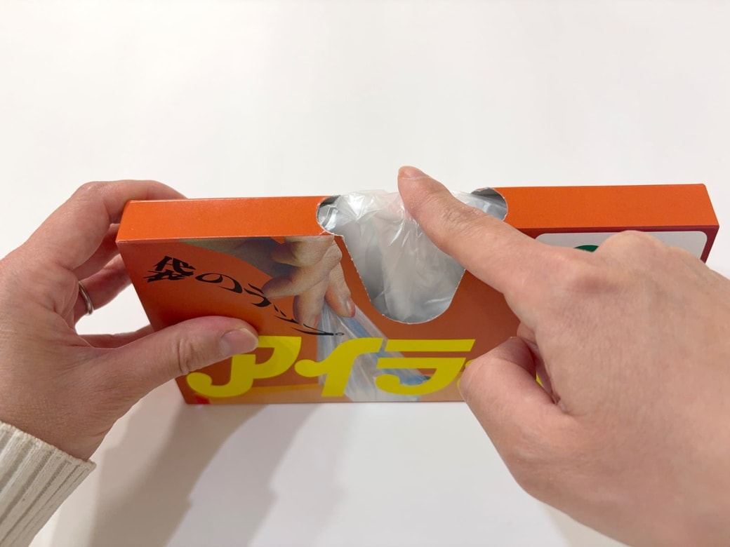 力を入れずに滑らせて浮かせる