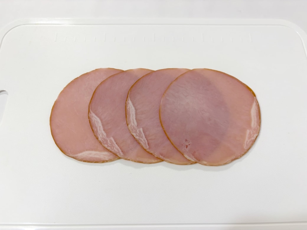 ハムを少しずつずらして並べる