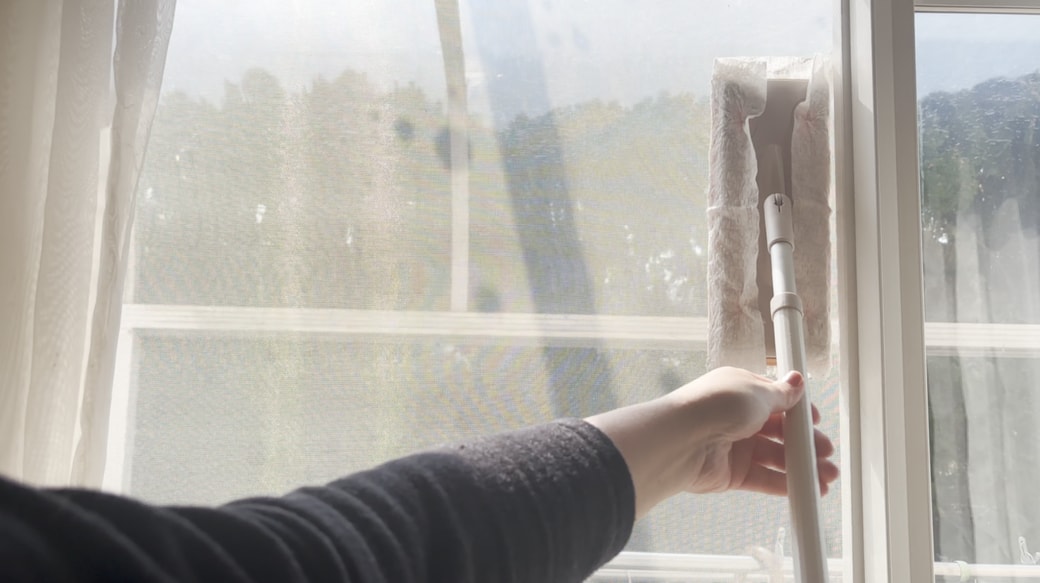 タテ・ヨコに動かしながら拭く